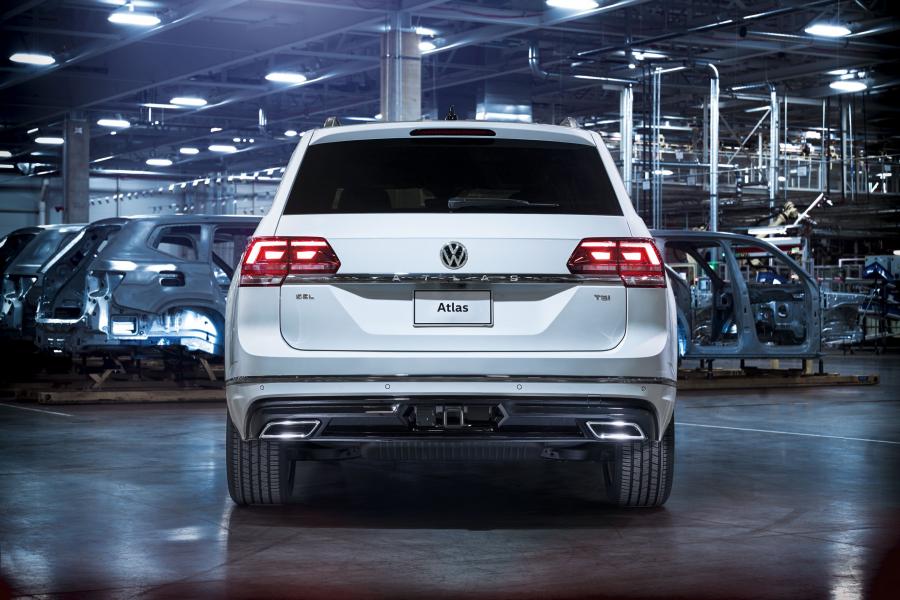  Volkswagen Atlas R-Line 2017 года  (фото 2 из 16)